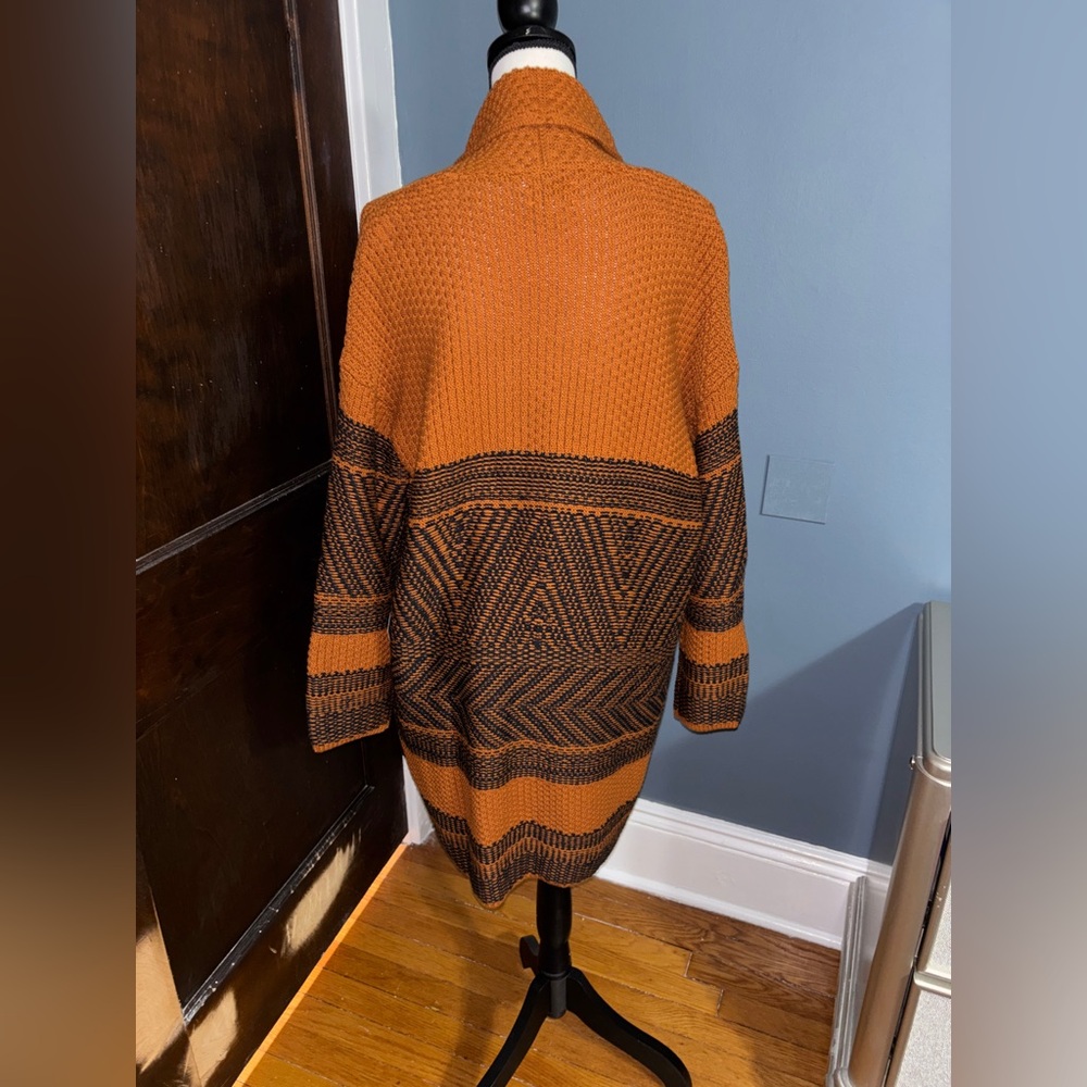 Lucky Brand Women’s Snagging Aztec Cardigan Sweater - Picture 3 of 4